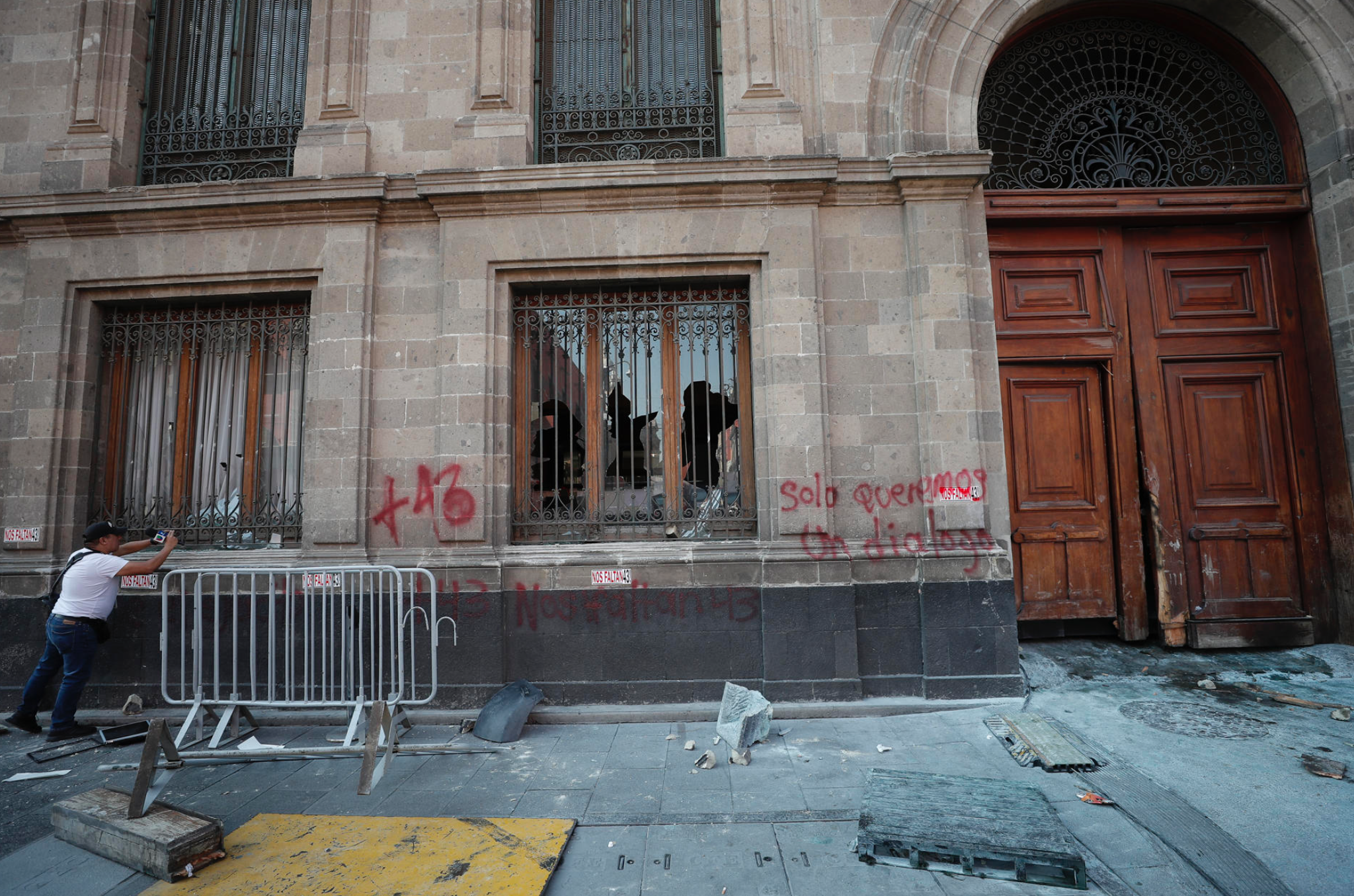 Grupos de derecha “se han montado” al caso Ayotzinapa para provocar: López Obrador
